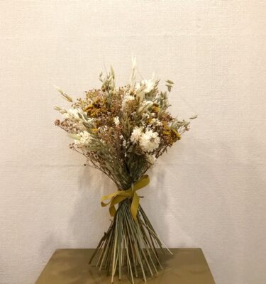 ramo de flores preservadas -bouquet baby breaht yellow and white