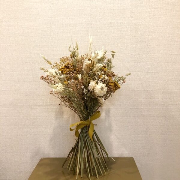 ramo de flores preservadas -bouquet baby breaht yellow and white